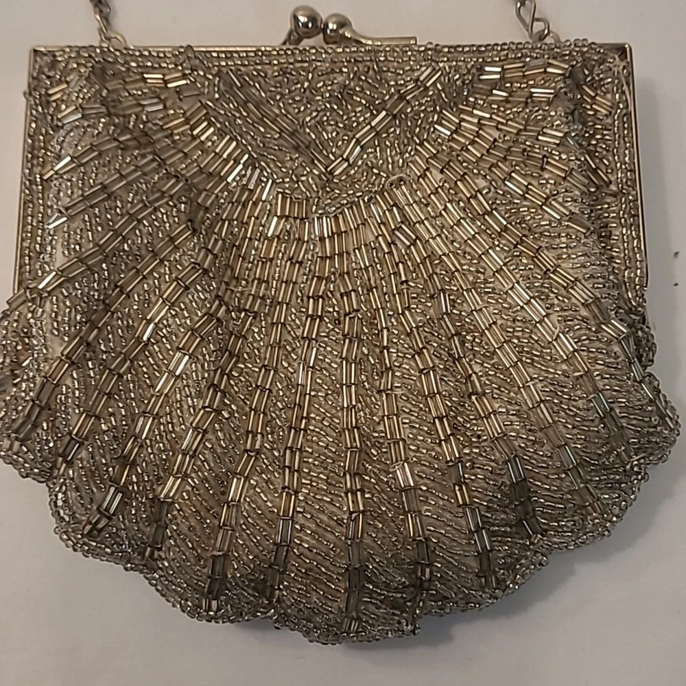 Vintage Shell Shaped Beaded Bag with Satin Lining Long Silver Tone Chain - Picture 13 of 13